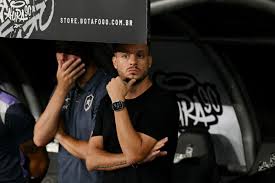 Botafogo demite Martín Anselmi mesmo após vitória contra o Bragantino; queda é a terceira mais rápida da SAF