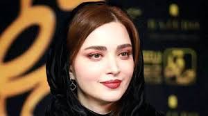 نگاهی به تیپ و استایل شیک پاییزی بهنوش طباطبایی / اینجاست که شاعر می‍فرماید شتر سواری که دولا دولا نمیشه