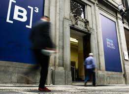 Ibovespa sobe 1,5% com foco em quadro eleitoral e à espera da pesquisa Datafolha