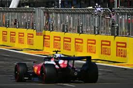Leclerc vence corrida caótica em Silverstone, que teve Antonelli sem pontos, acidente de Verstappen e Bortoleto em oitavo
