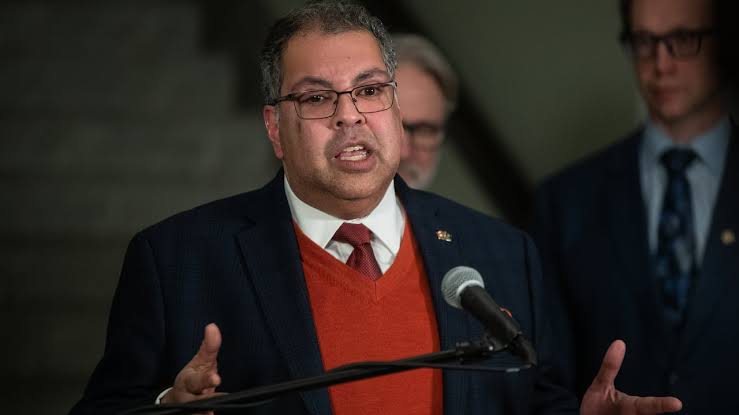 Nenshi urges Alberta premier to cancel separation vote amid Canada-U.S. trade war; Vancouver Island towns rank among BC's friendliest