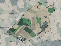 "Nous ne sommes pas contre mais pas des monstres comme celui-là": dans ce petit village de 650 habitants, le plus gros data center d'Europe va sortir de terre, un projet à 50 milliards qui consommera autant que 200.000 foyers