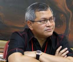 Jakarta - Wakil Ketua DPR Pramono Anung mengaku kecewa melihat perbandingan enghasilan tukang sampah di Indonesia yang jauh tertinggal daripada di Inggris. - pramonodalam