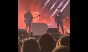 Luciano pede orações pelo bolsonarista André Mendonça durante show em SC