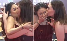 Atriz é beijada na boca à força por fã durante evento e fica em choque: 'Não é engraçado'