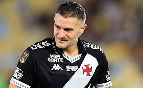 Vegetti é detonado no Paraguai cerca de 1 mês após sair do Vasco e já não é unanimidade