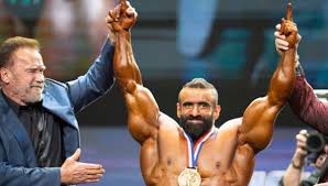 استقبال پرشور از هادی چوپان در شیراز با ماشین لوکس و رژه موتورسواران + ویدیو