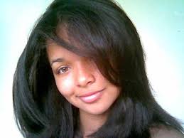 Juliana Varella, estudante, de 25 anos, Jacarepaguá. uliana Varella usou os cabelos alisados até os 22 anos Foto: Arquivo pessoal / Agência O Globo - 2013070889550