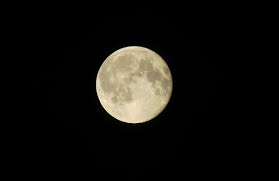 Fim de maio terá Lua azul e microlua no mesmo dia; entenda