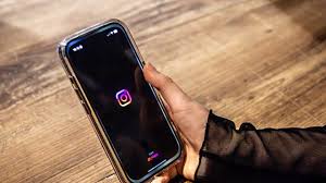 Instants is Instagram's new photo feature. Here's how it works
