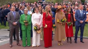 Koninklijke familie ontvangen in Dokkum • Vrijmarkten van start