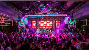 "Ce n’est pas une blague" : pour relancer la natalité chez les jeunes, la Lituanie envisage de rénover des boîtes de nuit