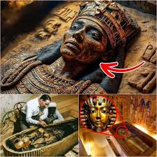 The Strangest Egyptian Mummy Ever Discovered – Archaeologists Can't Believe It Unearthed from a forgotten tomb near Saqqara, this Egyptian mummy has left archaeologists stunned. Unlike traditional embalming methods, the body was