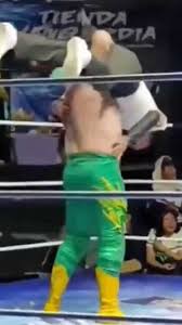 Luto en la lucha libre de México: un peleador le hizo una llave al árbitro, lo mató y quedó detenido