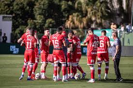 Hugo confirma time alternativo do Vila na semifinal da Copa Centro-Oeste: "prioridade é a Série B"