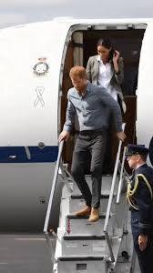 Prince Harry falters climbing Air Force One steps - again ...