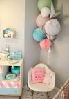 Deco chambre bebe fille gris et rose objet