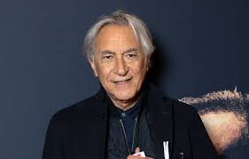 La fille de Richard Berry réitère ses accusations de viol à l’Assemblée