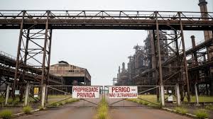 Justiça assume controle de uma empresa de engenharia após pedido de falência e trabalhadores tentam garantir direitos em meio à incerteza