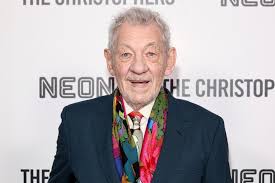 Ian McKellen ‘Fell in Love With’ Johnny Depp on ‘Ebenezer: A Christmas Carol’ Set: ‘He’s in Spankingly Good Form’