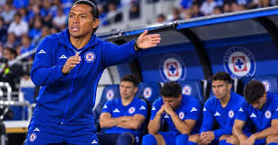 Joel Huiqui comenzó la limpia en Cruz Azul: Los cuatro borrados en la Máquina