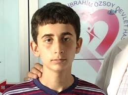 Afyonkarahisar&#39;ın Bolvadin ilçesinde 4 Eylül 2008 Perşembe günü tartıştığı bir arkadaşı tarafından kalbinden bıçaklanan 14 yaşındaki Osman Tokuş, ... - ameliyatdingo5