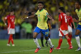 📹 Estêvão scores with an overhead kick as Brazil lead Chile, watch the goal