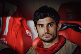 Gonçalo Guedes reconoció que es especial enfrentarse a Raúl Jiménez