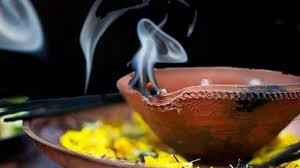 Kharmas 2026: मीन राशि में सूर्य का प्रवेश, 15 मार्च से एक माह तक मांगलिक कार्य रहेंगे बंद