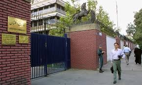 بریتانیا کارکنان دیپلماتیک خود را از ایران خارج کرد