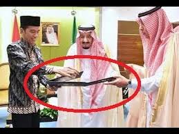 Hasil gambar untuk hadiah raja salman untuk jokowi