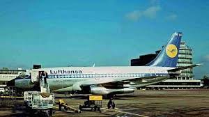 Boeingu na frankfurtském letišti upadlo přední kolo, incident zachytila kamera