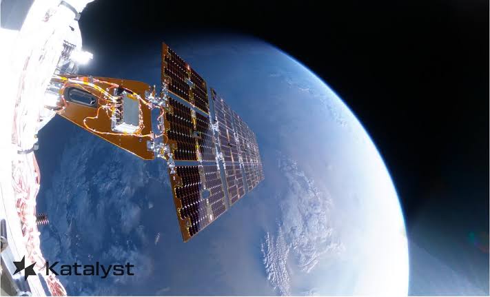 Katalyst's Link spacecraft gets within nine miles of NASA's failing Swift telescope but can't save it; Swift expected to reenter atmosphere by year's end