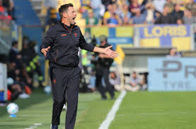 Fiorentina vs. Lecce: Nail-Biter! Coach on the Brink?!