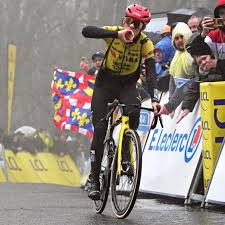 « C'était vraiment une journée folle » : chutes, bordures, pluie glaciale et victoire écrasante de Vingegaard, récit d'une étape dantesque sur Paris-Nice