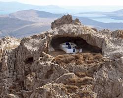 Image of secret passage of Panagia Kakaviotissa