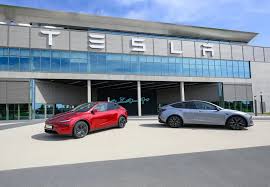 tesla — trending on Google in Vietnam
