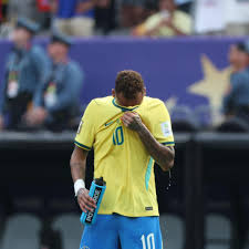 Pai de Neymar faz apelo ao filho após eliminação do Brasil na Copa: ‘Continua jogando’