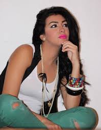 תוצאת תמונה עבור عربيات بالمايوه