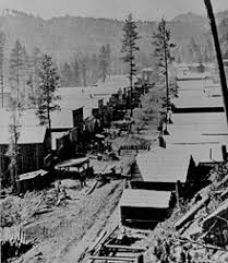 Deadwood (Dakota du sud) en août 1876 - présentation des bâtiments Images?q=tbn:ANd9GcT1EgJOysS0t-uW48b7zTrCJP0jc93AS-UptmXTHunECkUpkW9S