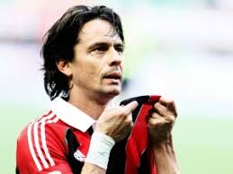 Milan 2-1 Novara: Super Pippo Inzaghi segna e poi esulta in lacrime. Bellissimo ed emozionante momento a San Siro che saluta così il numero 9 rossonero - pippo-inzaghi-300x225