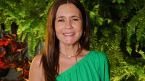 Exclusivo: Adriana Esteves faz confissão sobre possível sequência de “Avenida Brasil” e diz por que não assiste a reprises
