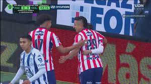¡Golazo de las Chivas! Camberos le pone gran servicio al 'Piojo' Alvarado para el 0-1
