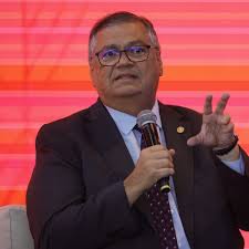 Flávio Dino autoriza mineração sob controle indígena em terras demarcadas e cobra lei do Congresso