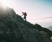 Immagine di person climbing a mountain