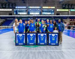 ¡Victoria de Vóley! FGCU celebra a sus seniors con triunfo 3-1