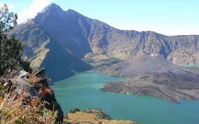 Hasil gambar untuk pecinta alam indonesia