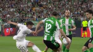 Bellerín hace justicia y neutraliza el gol de Vinicius en el Betis 1-1 Real Madrid