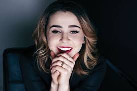 Perhaps you know Mae Whitman from her role as the whip-smart rebel Amber Holt on NBC&#39;s maddeningly under-the-radar family drama Parenthood, or as Ann Veal, ... - WatchThis_maewhitman