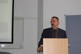 Dr. Frank-Peter Oltmann von der Evangelischen Fachhochschule ...
